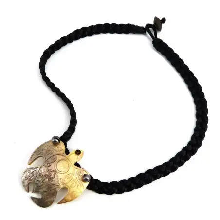 Tortue en nacre gravé