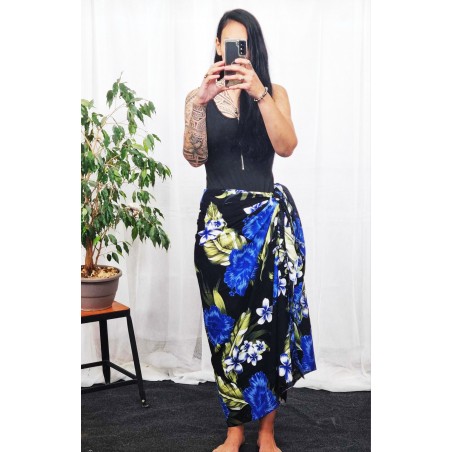 Paréo noir et bleu motifs fleurs hibiscus