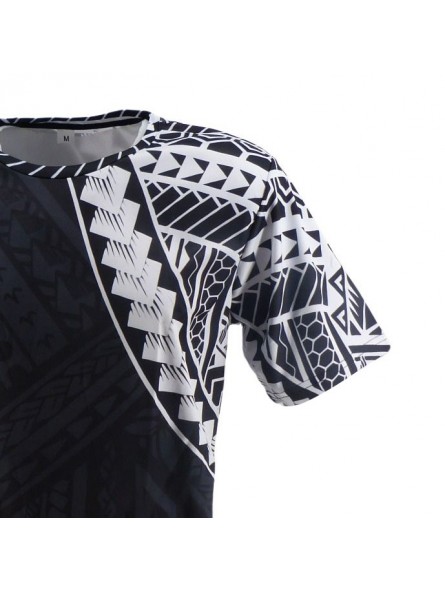 t shirt homme noir avec tatouage maori sur épaule