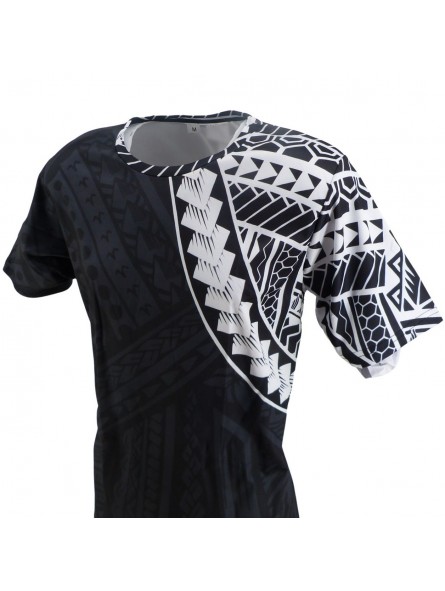 t shirt homme noir avec tatouage maori sur épaule