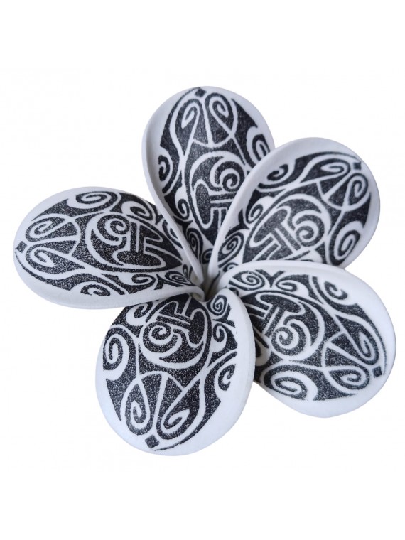 Fleur noir tatouage maori  sur barrette à cheveux