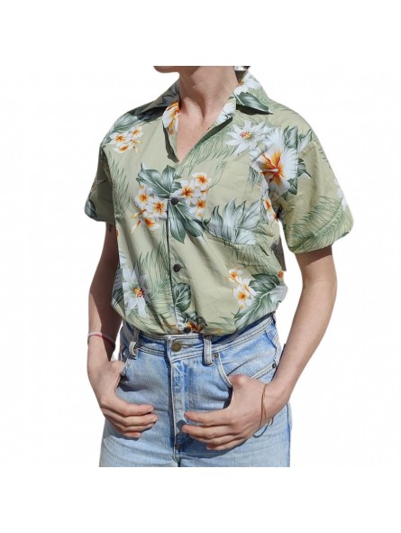 Chemisier hawaïen vert aux fleurs tropicales