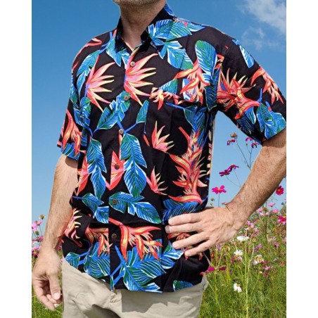 Chemise hawaïenne couleur noir  motifs fleurs du paradis, fleurs tropical