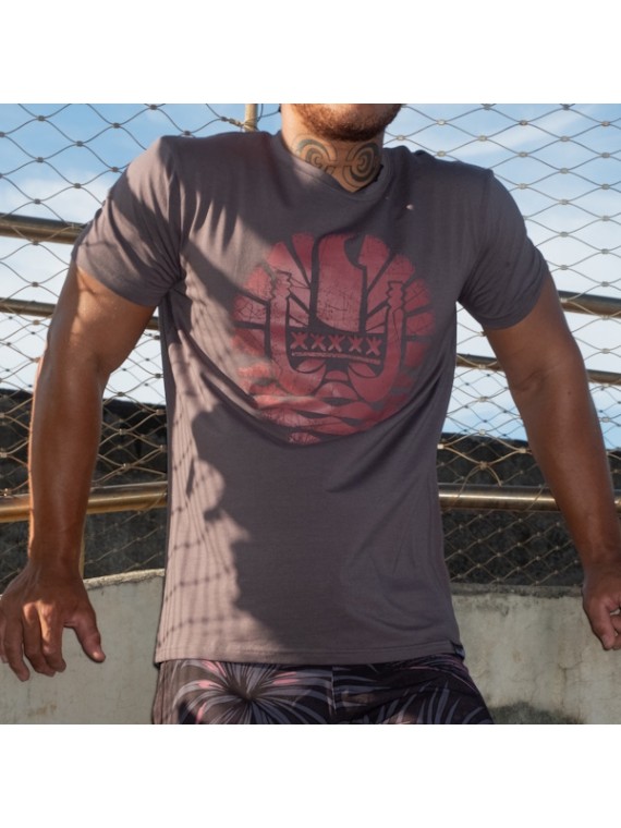 T-shirt homme couleur grise motifs drapeau tahitien , drapeau polynesien de la marque INVAD TAHITI