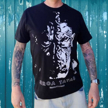T-shirt homme couleur noir et blanc motifs tatouage aito guerrier du pacifique, très beau t-shirt noir pour homme avec tatoauge
