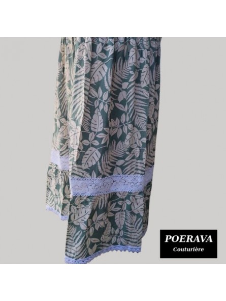 Robe tahitienne artisanale de couturière motifs feuillage  tropical vert pastel
