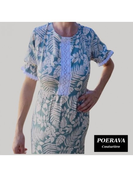 Robe tahitienne artisanale de couturière motifs feuillage  tropical vert pastel