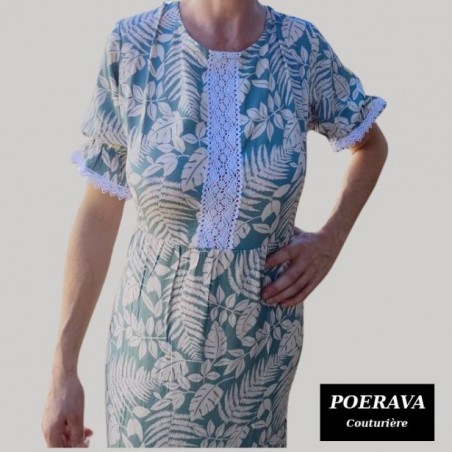 Robe tahitienne artisanale de couturière motifs feuillage  tropical vert pastel