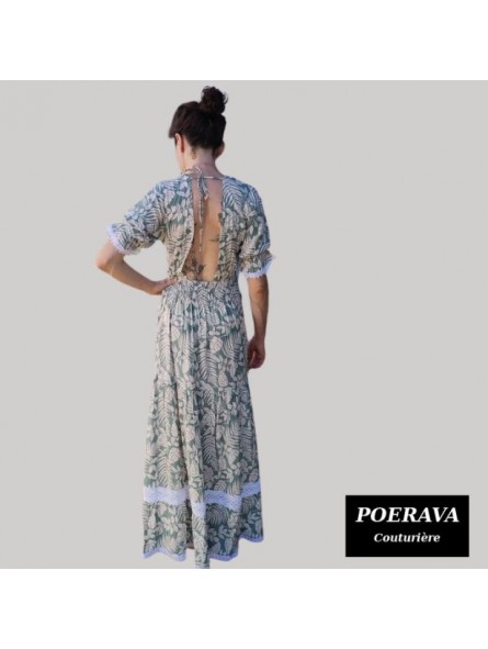Robe tahitienne artisanale de couturière motifs feuillage  tropical vert pastel