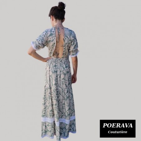 Robe tahitienne artisanale de couturière motifs feuillage  tropical vert pastel