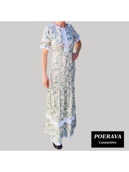 Robe tahitienne artisanale de couturière motifs feuillage  tropical vert pastel