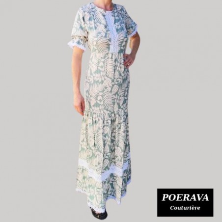 Robe tahitienne artisanale de couturière motifs feuillage  tropical vert pastel