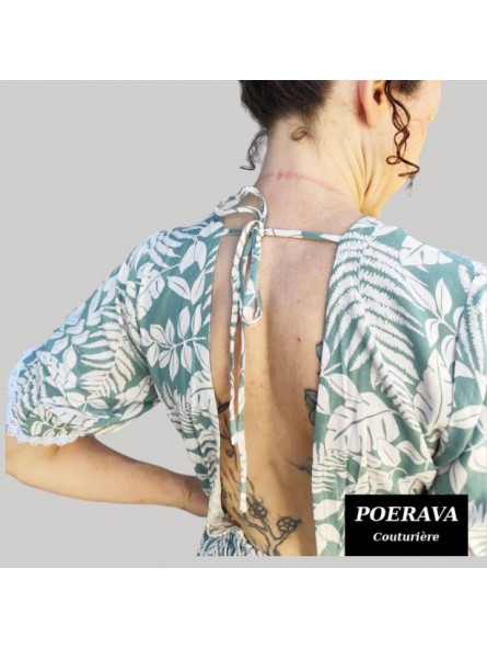 Robe tahitienne artisanale de couturière motifs feuillage  tropical vert pastel