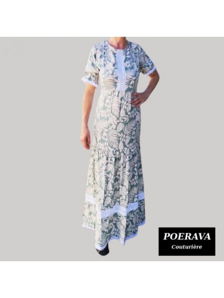 Robe tahitienne artisanale de couturière motifs feuillage  tropical vert pastel