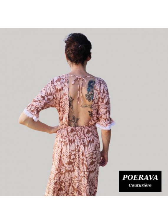 Robe tahitienne artisanale de couturière motifs feuillage  tropical marron pastel