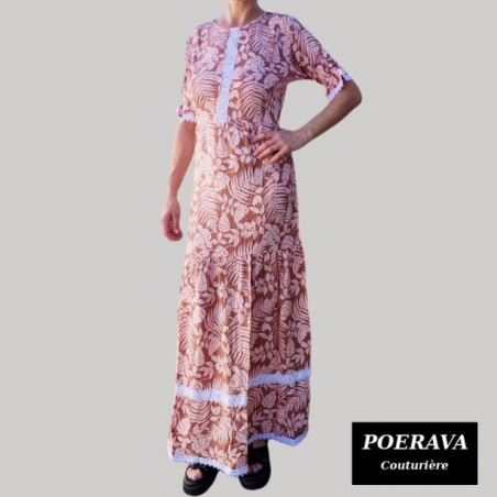 Robe tahitienne artisanale de couturière motifs feuillage  tropical marron pastel