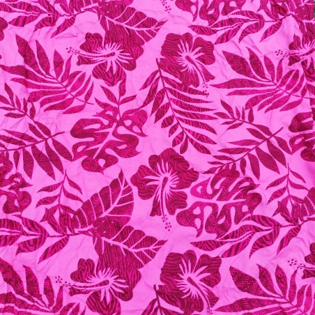 Tissu de couleur rose avec motifs hibiscus