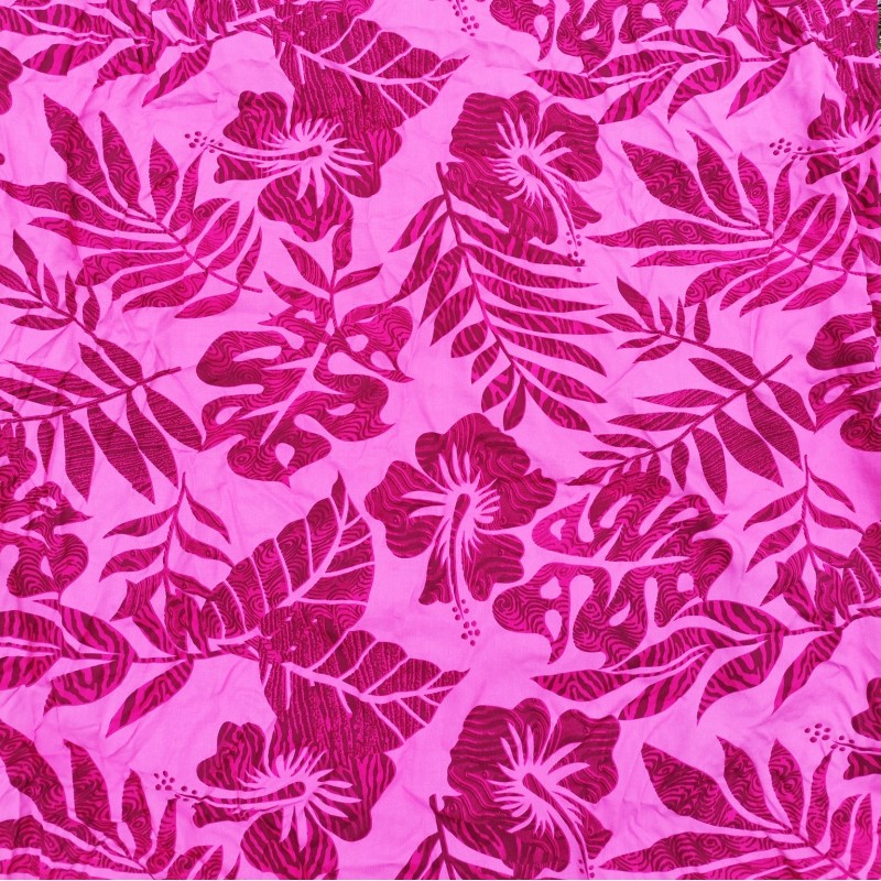 Tissu de couleur rose avec motifs hibiscus