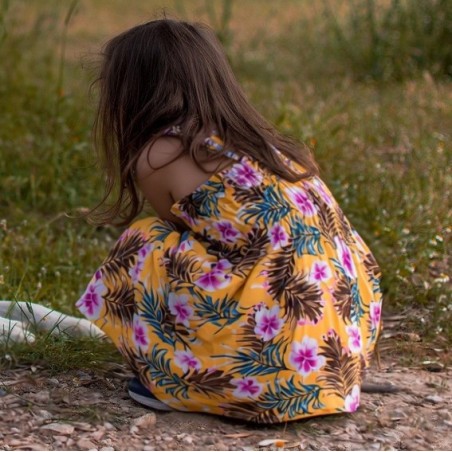 robe enfant couleur jaune motifs petits hibiscus