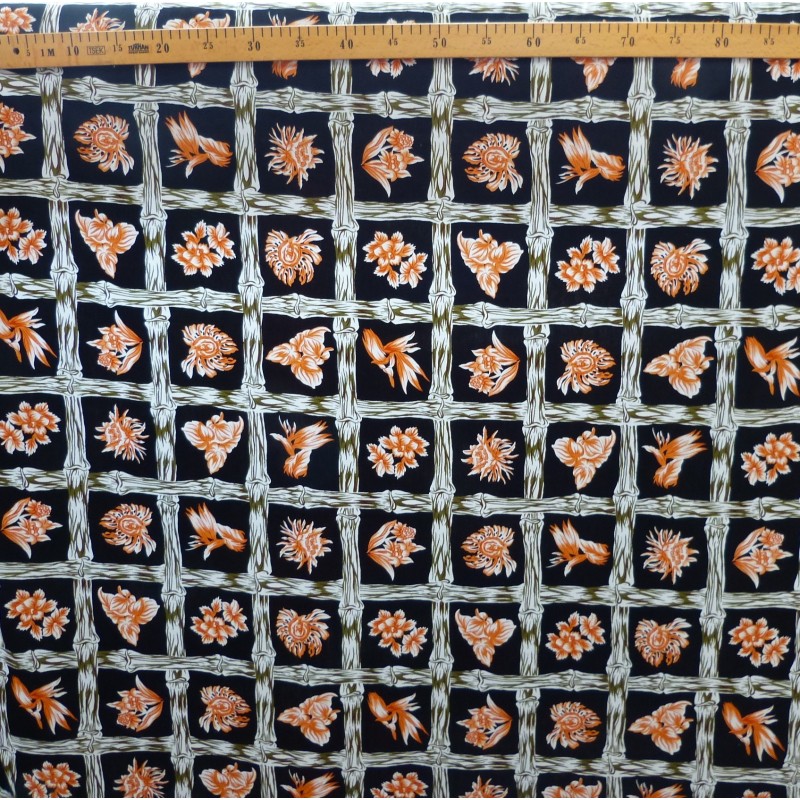 Tissu  fleuri rouge et noir hibiscus