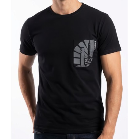 T-shirt homme couleur  noir motif drapeau polynesien tahiti sur la poche  , T-shirt Tee black pocket de la marque Va'a Tahiti