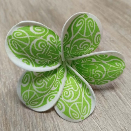 Fleur verte tatouage maori sur pic