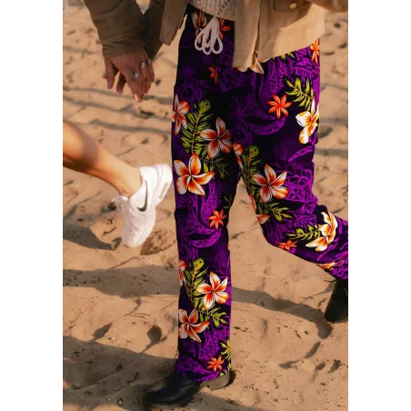 Pantalon de plage violet motif tatouage et frangipane
