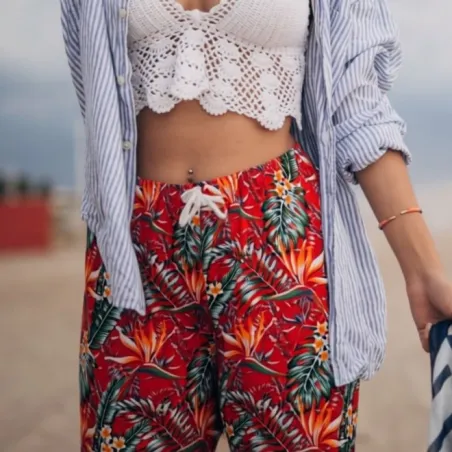 Pantalon de plage rouge aux motifs  fleurs oiseaux du paradis
