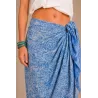 Paréo bleu ciel fleurs blanches – Paréo de plage Tahiti Femme