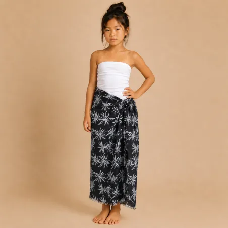 Paréo enfant noir à petits palmiers blancs – Esprit tropical