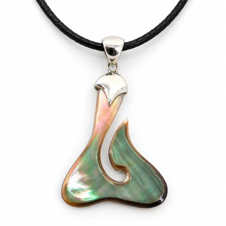 Collier polynésien en nacre – Pendentif hameçon