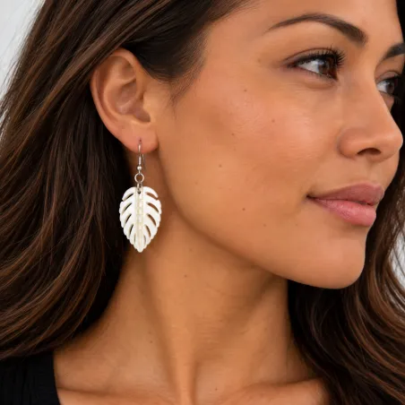 Boucles d’oreilles en nacre – Feuille de uru polynésienne