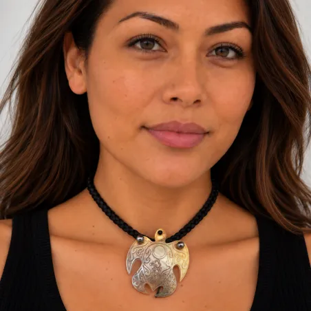 Collier tortue en nacre – Motifs polynésiens