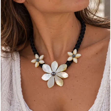 Collier Fleur en Nacre et Coquillages – Style Polynésien
