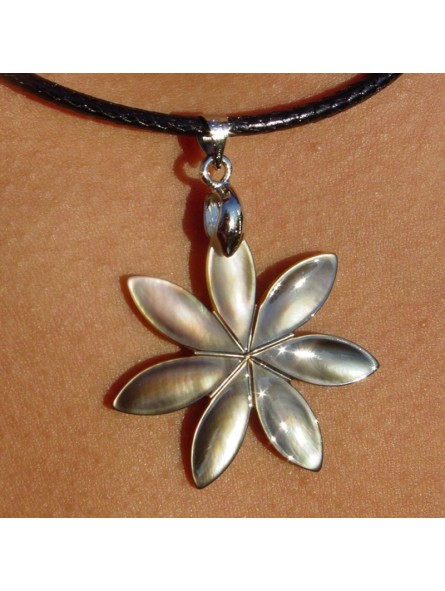 Grand pendentif  en nacre tiaré