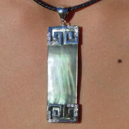 Collier/pendentif  en Nacre Timi