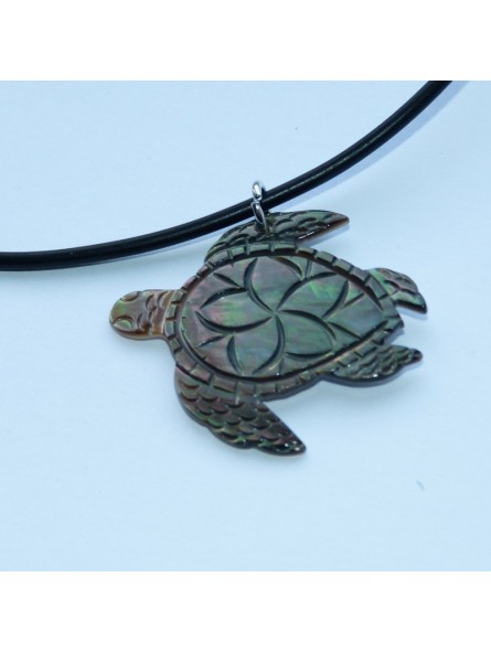 Pendentif en nacre tortue frangipane