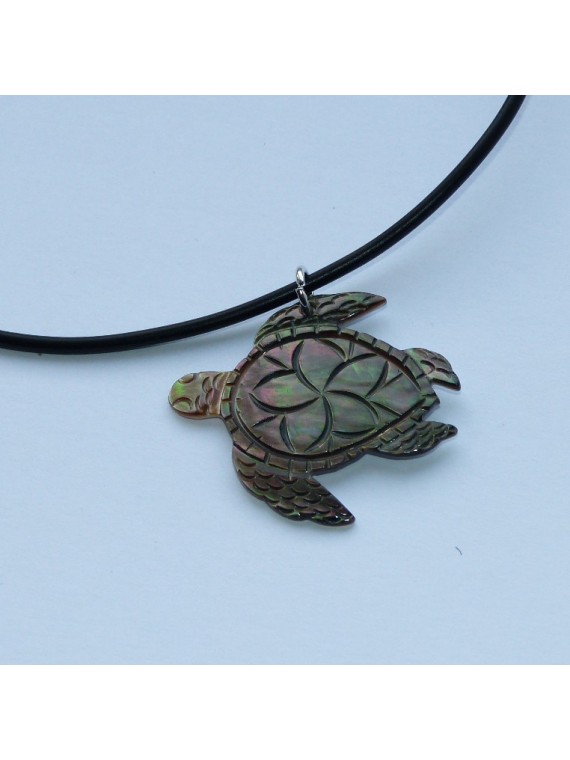 Pendentif en nacre tortue frangipane