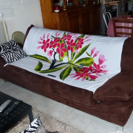 Paréos frangipanes sur branche