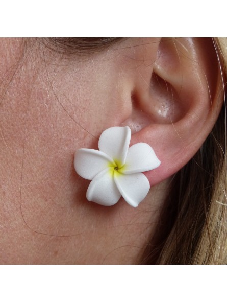 PETITE BOUCLE D'OREILLE frangipane