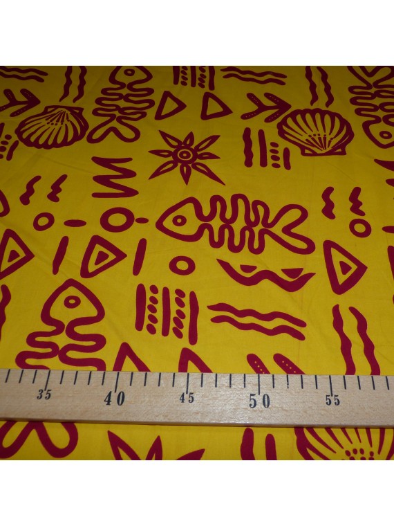 Tissu Jaune poisson et coquillages bordeaux