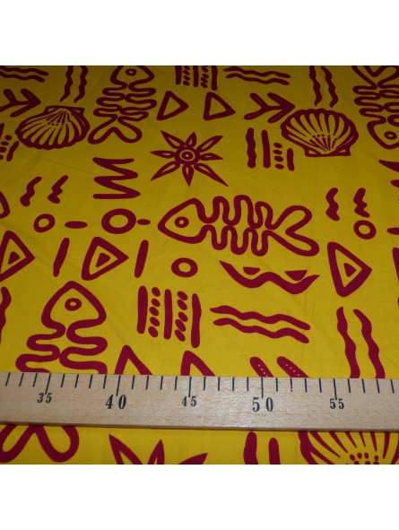Tissu Jaune poisson et coquillages bordeaux