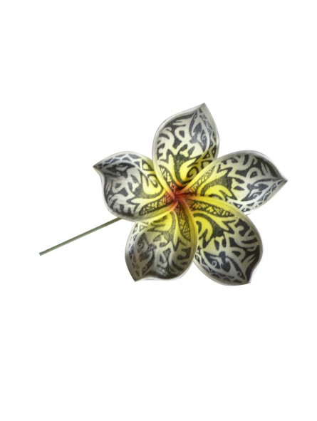 Pic fleur tatouée
