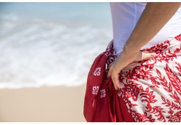 Comment nouer un paréo ? 10 façons faciles (guide complet)